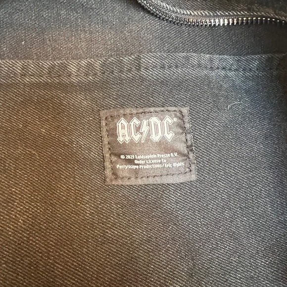 NWOT AC/DC black denim tote bag w cool details & zippered top, pockets in & out😊 - Picture 9 of 10